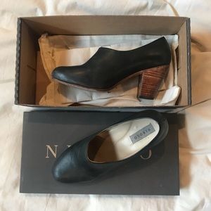 Nisolo Austin Heels in Color Smoke Women’s Size 9 w/ Box